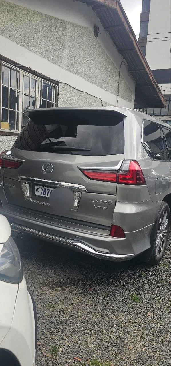 Lexus LX 570 Limited 2016 – photo 4