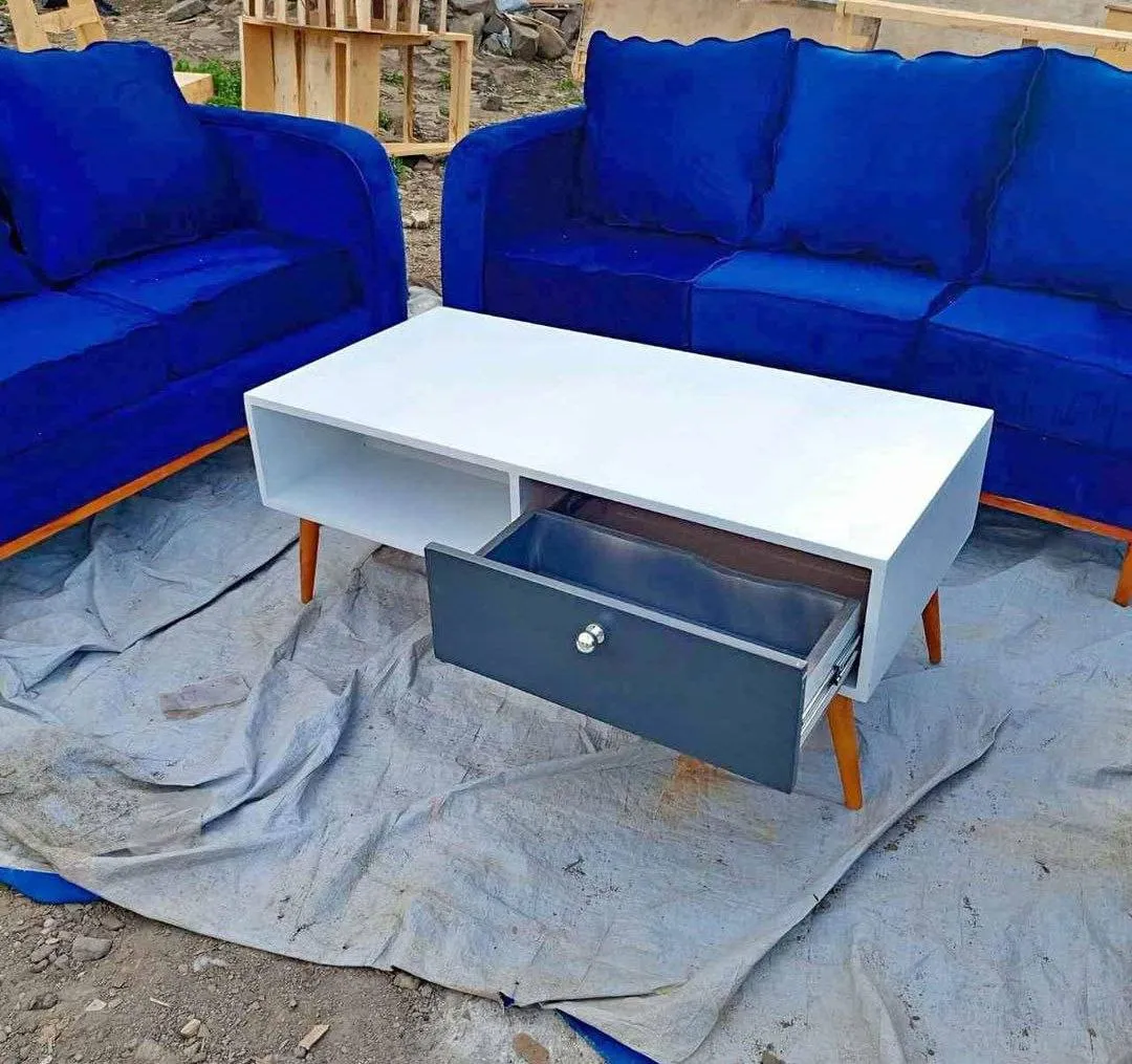 Center Table – photo 4