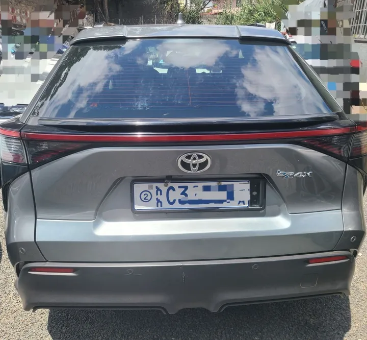 Toyota BZ4X 2022 Electric Crossover SUV – photo 6