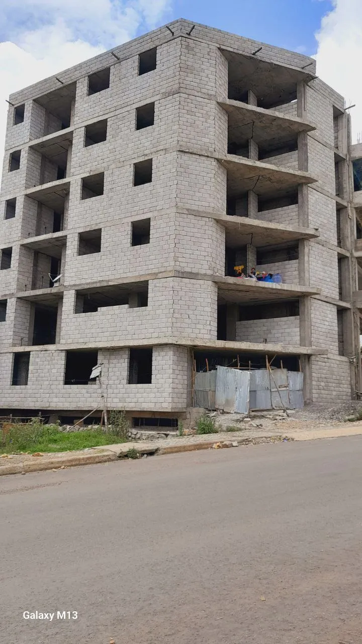 B+G+5 Building for Urgent Sale – photo 3