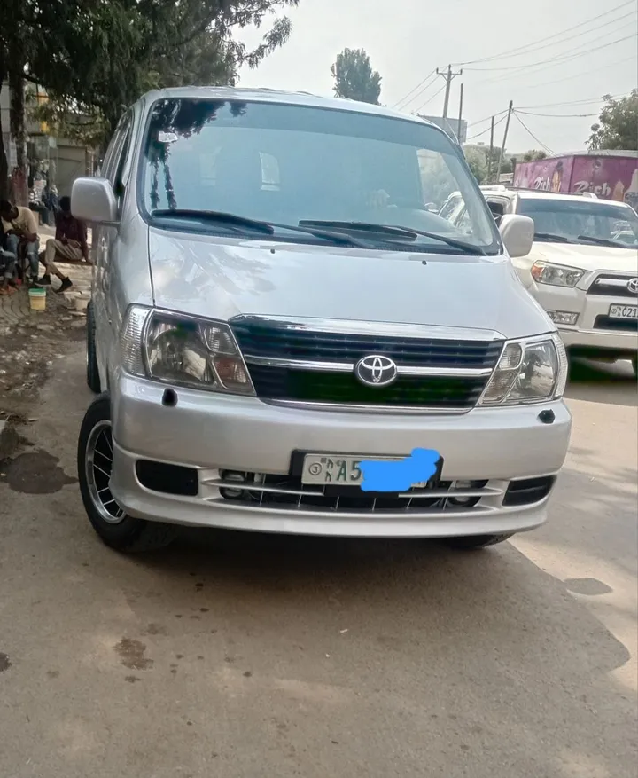 Silver Toyota Van 2011 – photo 4