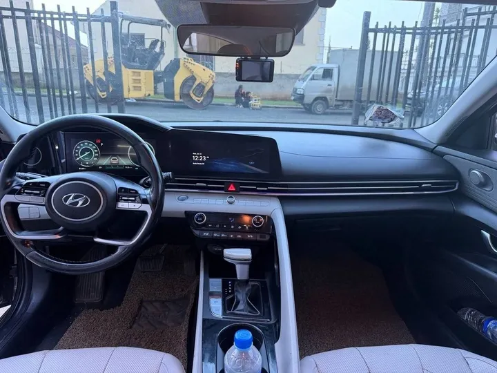 Hyundai Avante 2021 Automatic Sedan – photo 5