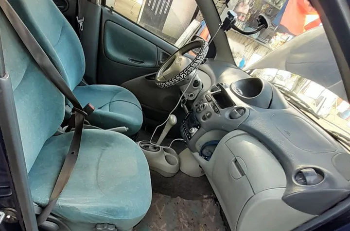 Toyota Vitz 2001 Automatic – photo 3