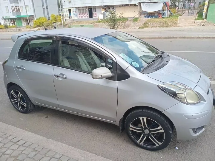 Toyota Yaris Compact 2008 – photo 3
