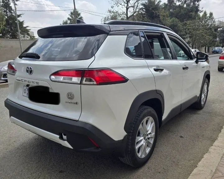 Toyota Corolla Cross Hybrid 2023 – photo 3