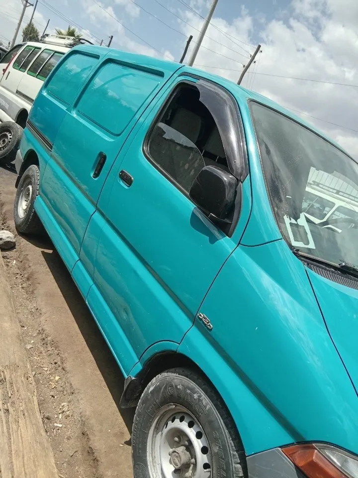 Toyota Hiace D4D 2004 – photo 3