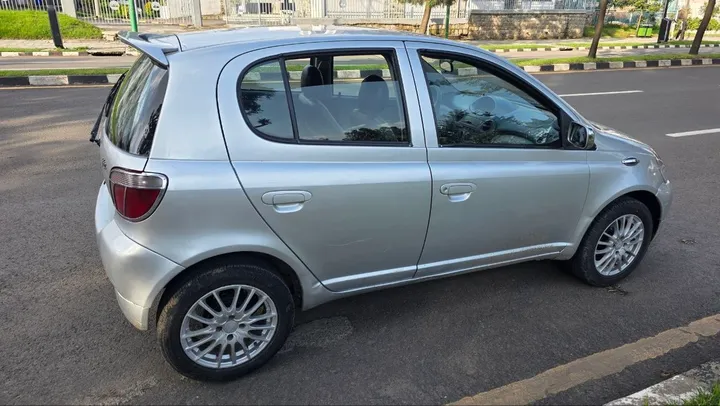 Toyota Vitz 2000 Automatic 1.0L – photo 5