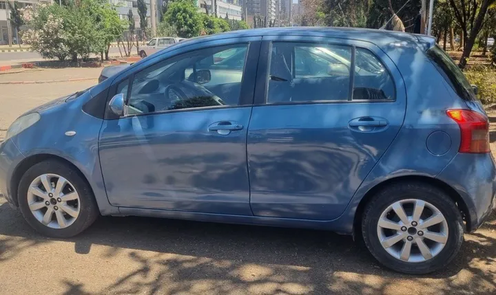 Toyota Yaris Compact 2008 – photo 5
