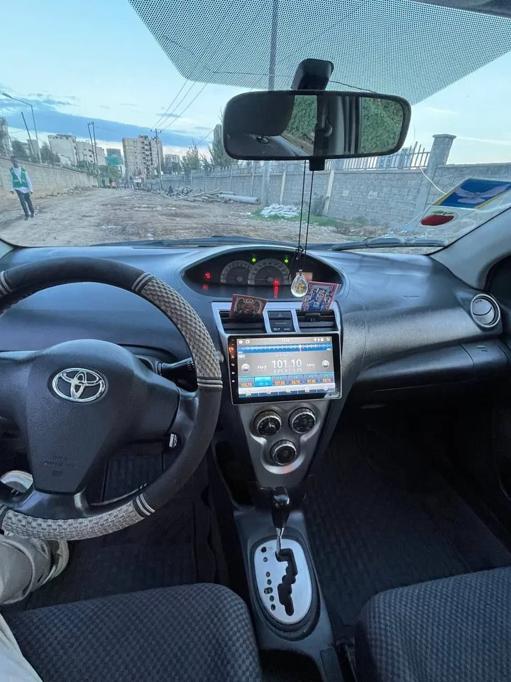 Toyota Yaris Sedan 2010 – photo 6