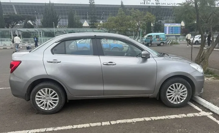 Suzuki Dzire 2022 Automatic – photo 5