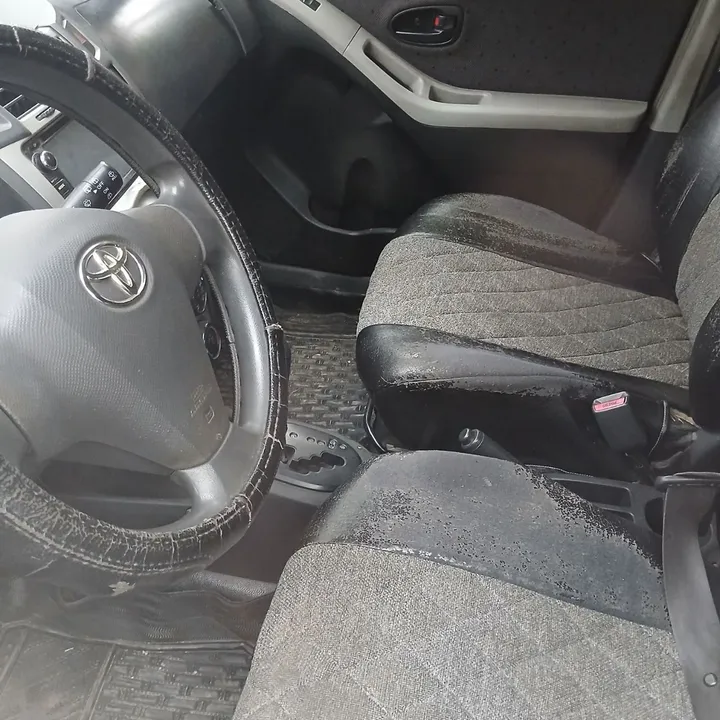 Toyota Yaris Compact 2010 – photo 5