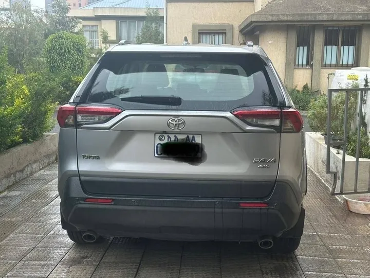 Toyota RAV4 2022 Silver Automatic – photo 8