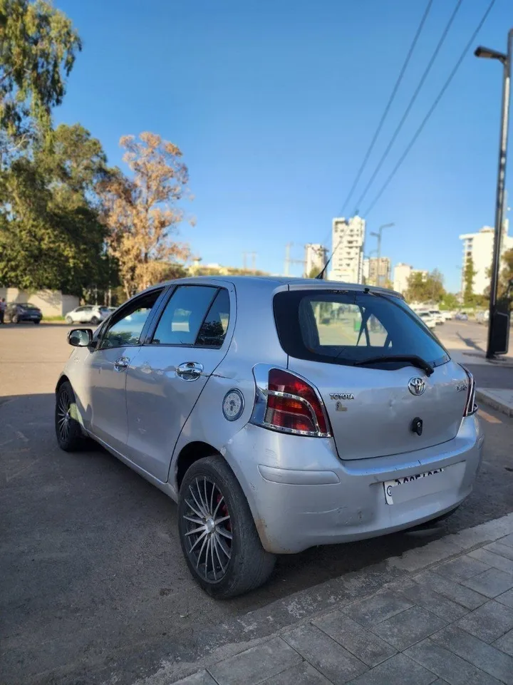 Toyota Yaris Compact 2009 – photo 3