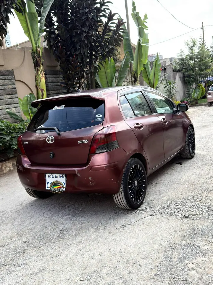 Toyota Yaris Compact 2010 – photo 6