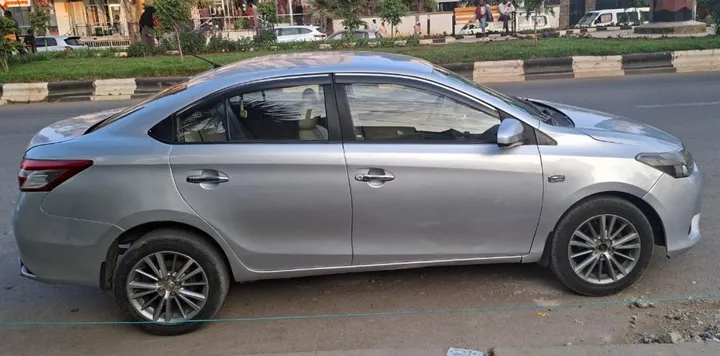 Toyota Yaris Sedan 2015 Automatic – photo 3