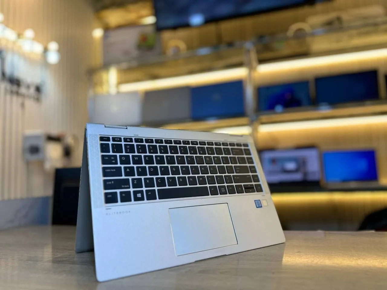 HP EliteBook 1040 x360 Laptop – photo 3