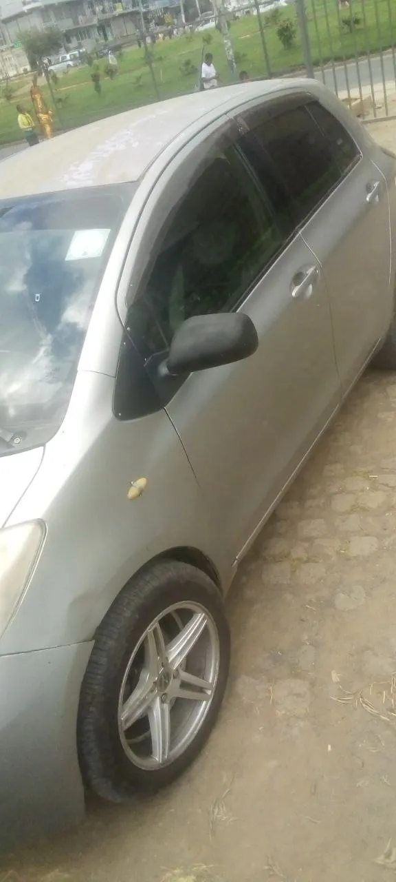 Toyota Yaris Vitz 2006 – photo 4