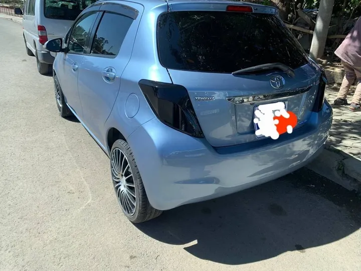 Toyota Yaris Compact 2012 Automatic – photo 4