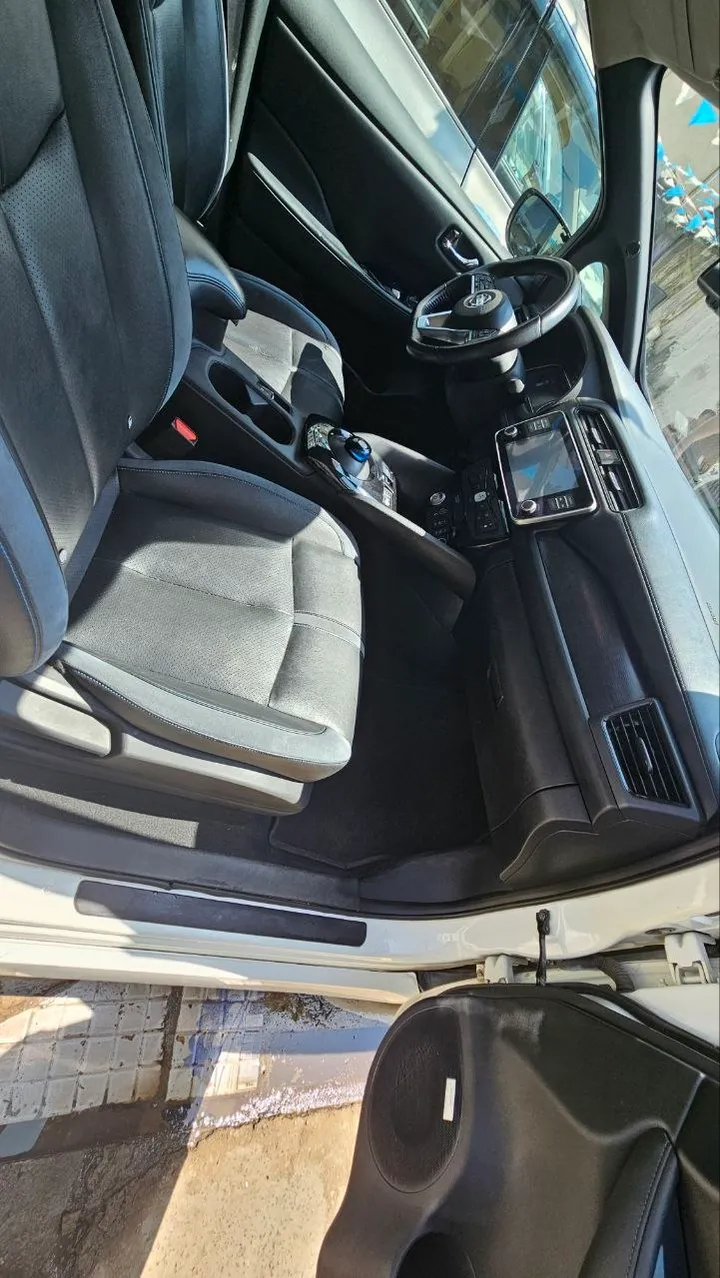 2022 Nissan Leaf Luxury Electric – photo 4