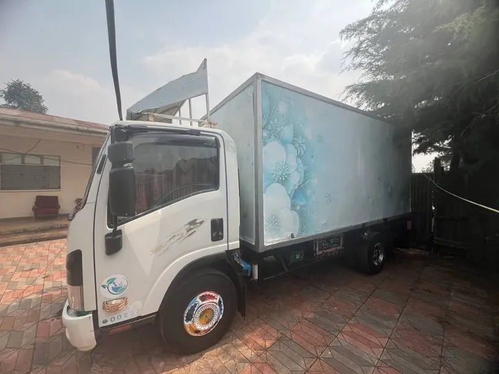 Isuzu Obama Water Carrier 2018 – photo 3