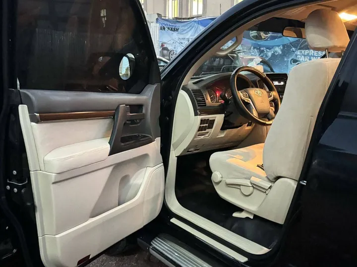Toyota Land Cruiser GXR 2018 Black – photo 4