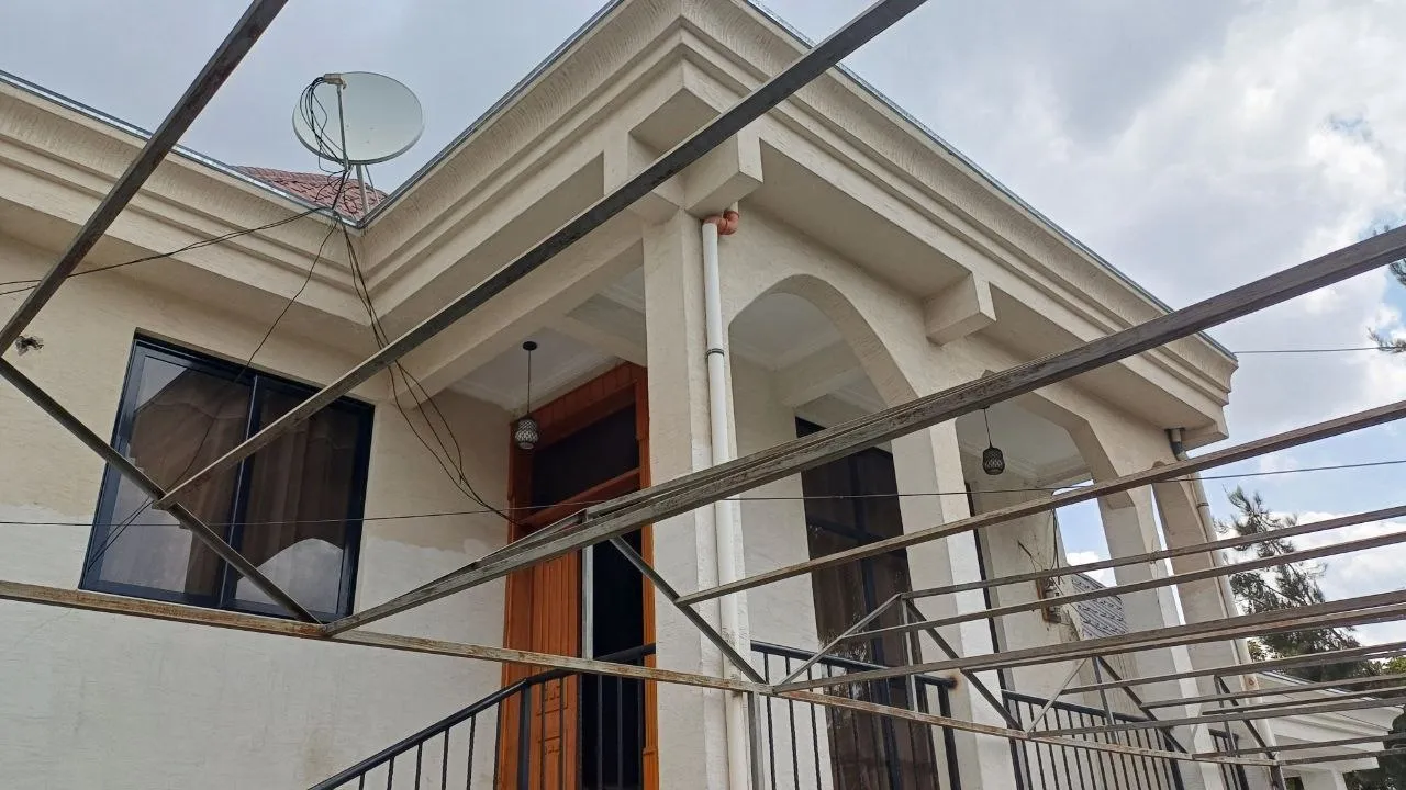 250 Sqm House for Sale at Jakiros – photo 3