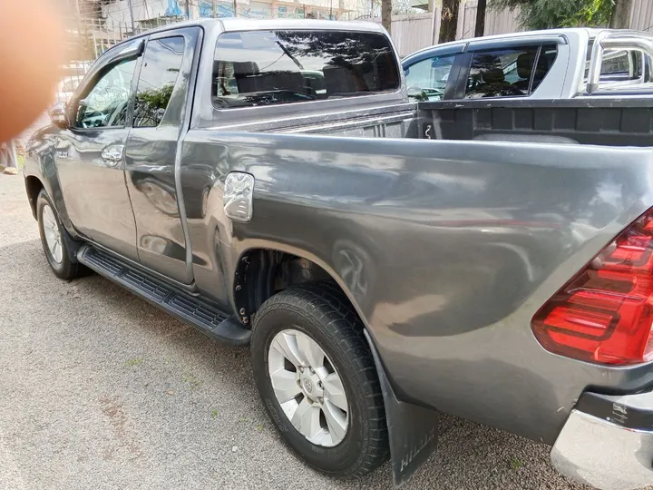 Toyota Hilux 2017 Manual Pickup – photo 4