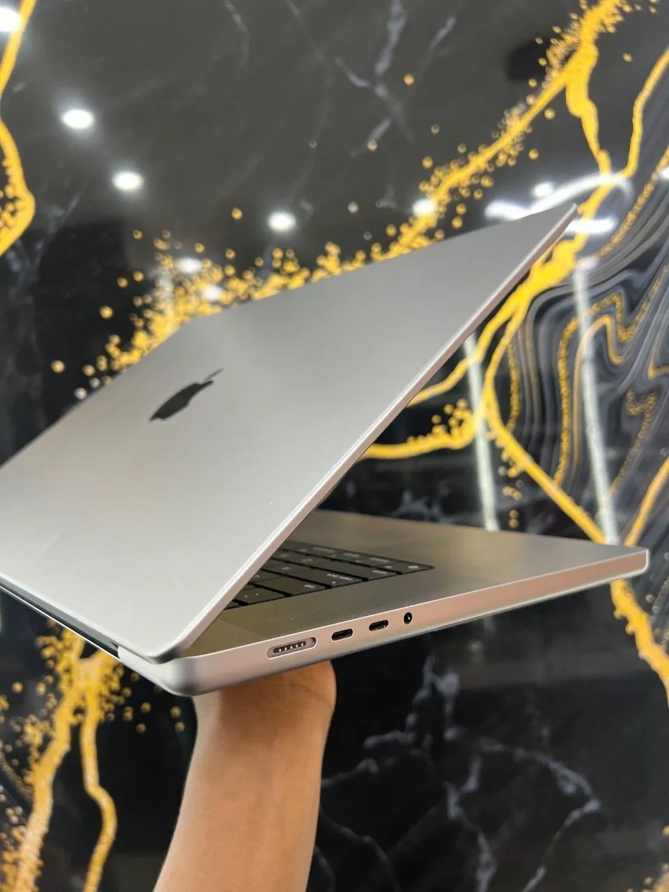 Apple MacBook Pro 16-inch M1 Pro 2021 – photo 4