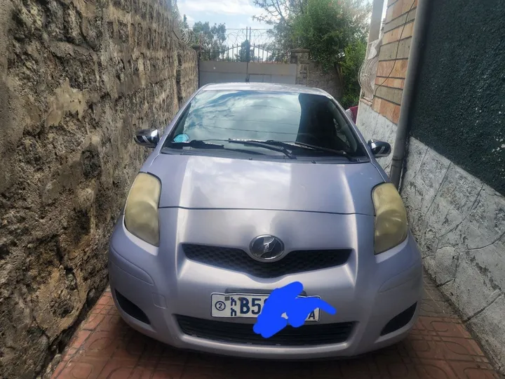 Toyota Compact Yaris 2010 – photo 4