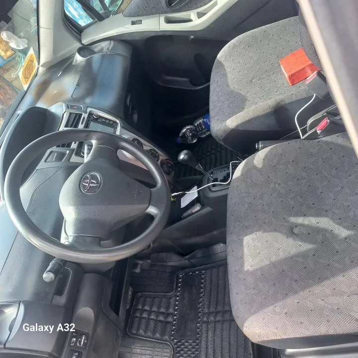 Toyota Yaris Compact 2010 Automatic – photo 3