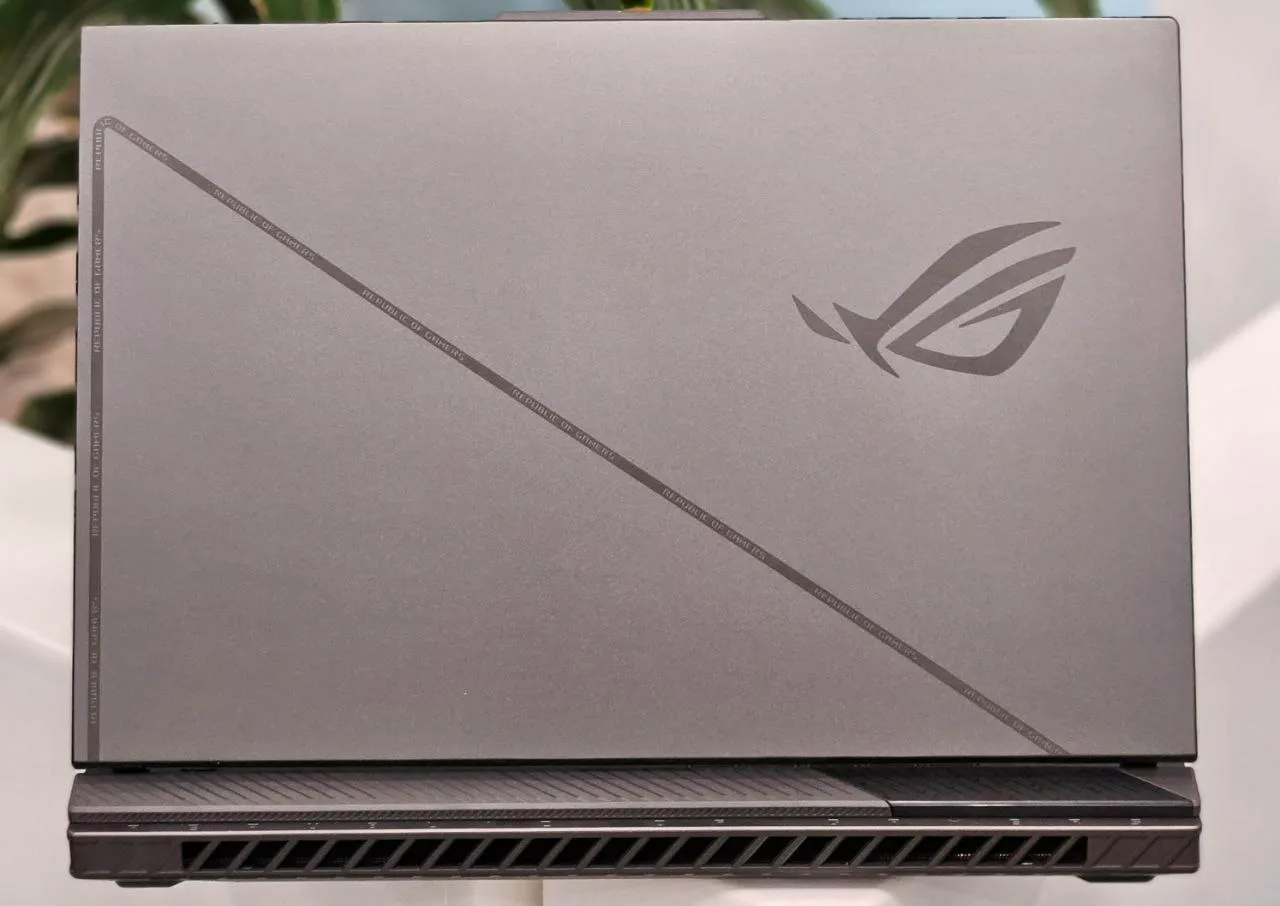 Asus ROG G814JV i9 RTX 4080 – photo 4