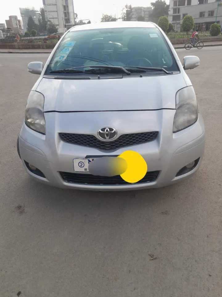 Toyota Yaris Compact 2010 Automatic – photo 6