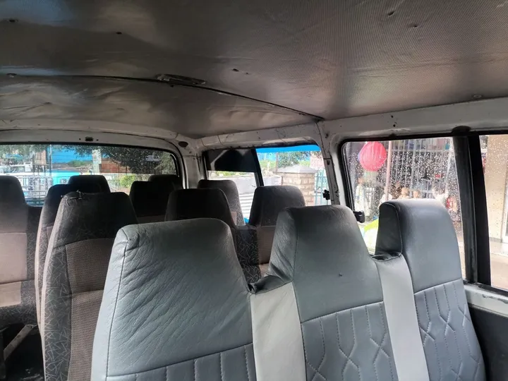 Toyota Hiace 2003 D4D Van – photo 9