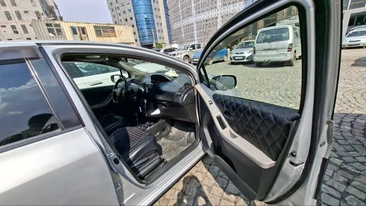 Toyota Yaris Compact 2008 – photo 4