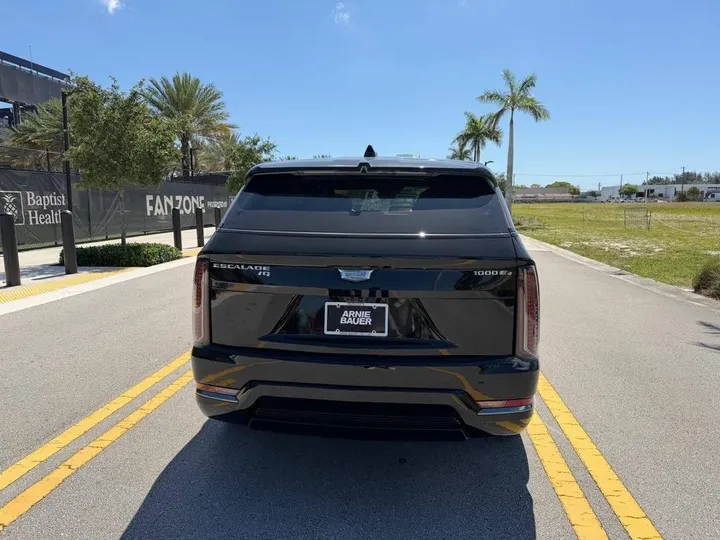 Cadillac Escalade 2026 Electric SUV – photo 4