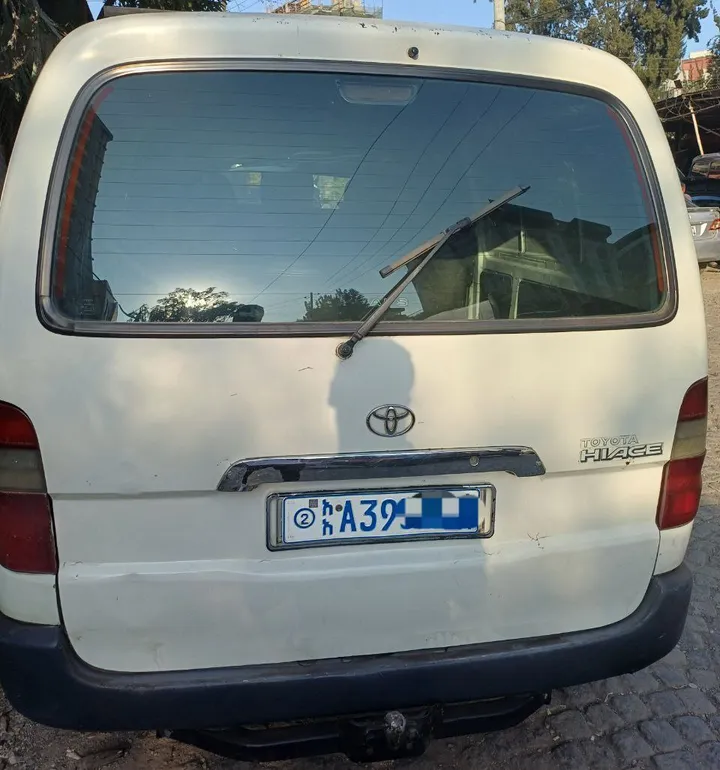 Toyota Hiace Dolphin Half Van – photo 5