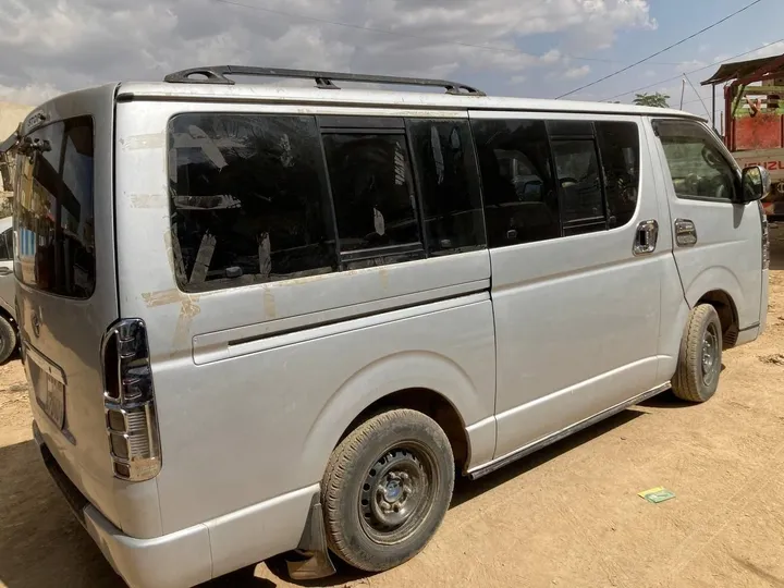 Toyota Hiace 2006 Automatic Van – photo 4