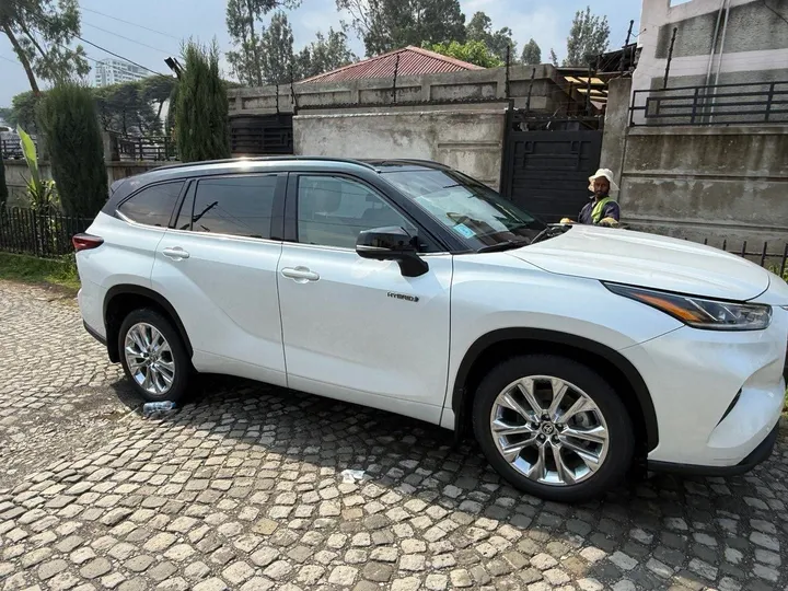Toyota Highlander Limited 2024 – photo 3