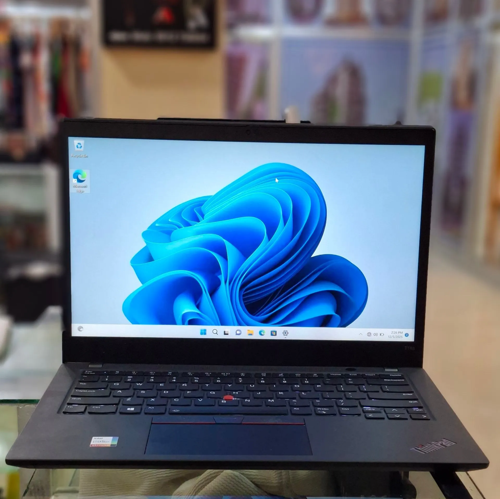 Lenovo ThinkPad T14s i7 Laptop – photo 3