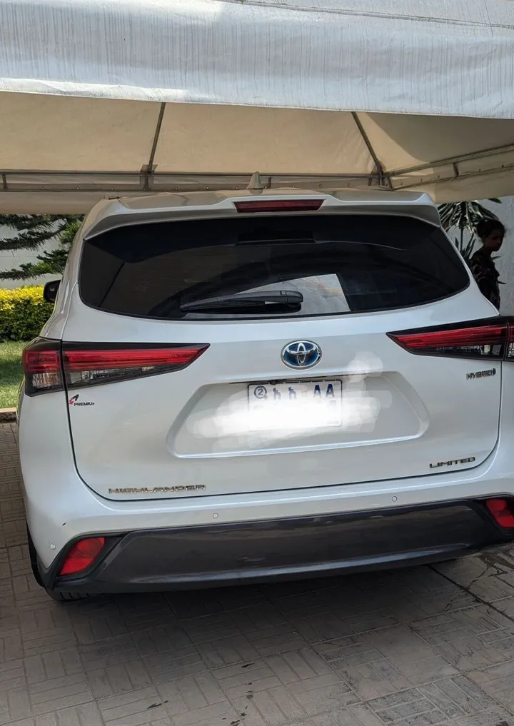 2023 Toyota Highlander Limited – photo 3