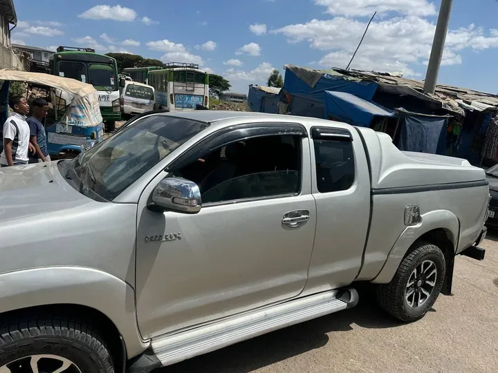 Toyota Hilux 2014 Manual Pickup – photo 5