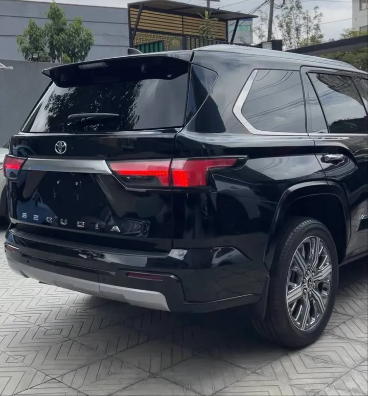 2025 Toyota Sequoia Capstone Hybrid – photo 5