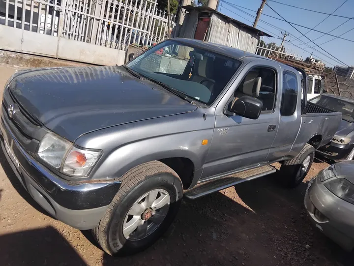 Toyota Hilux D4D 2004 Manual – photo 4