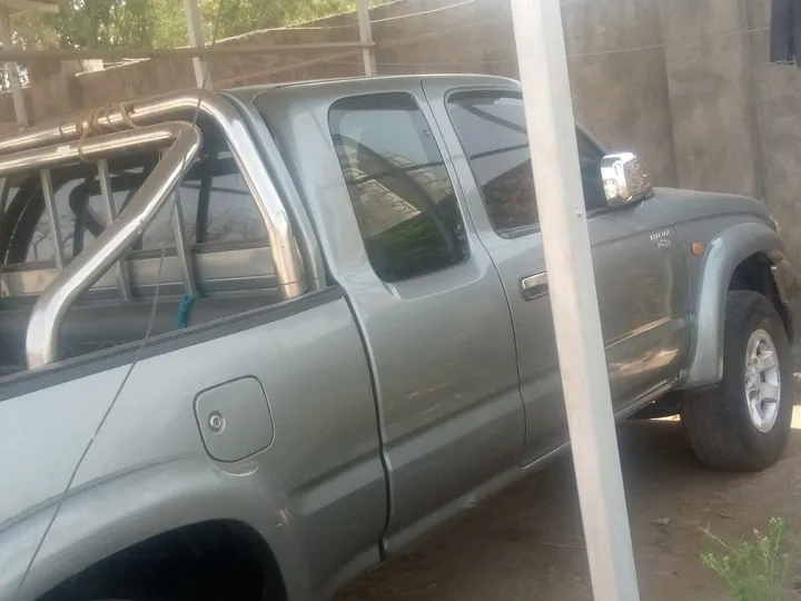 Toyota Hilux D4D Manual 2005 – photo 3