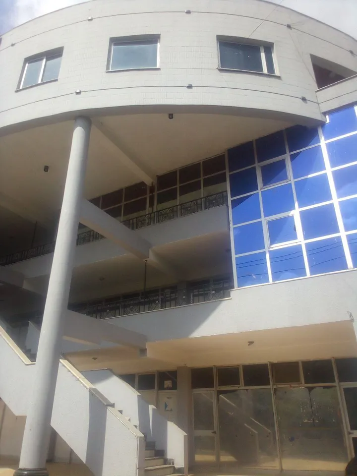 G+3 Commercial Building for Rent in Piassa – photo 4
