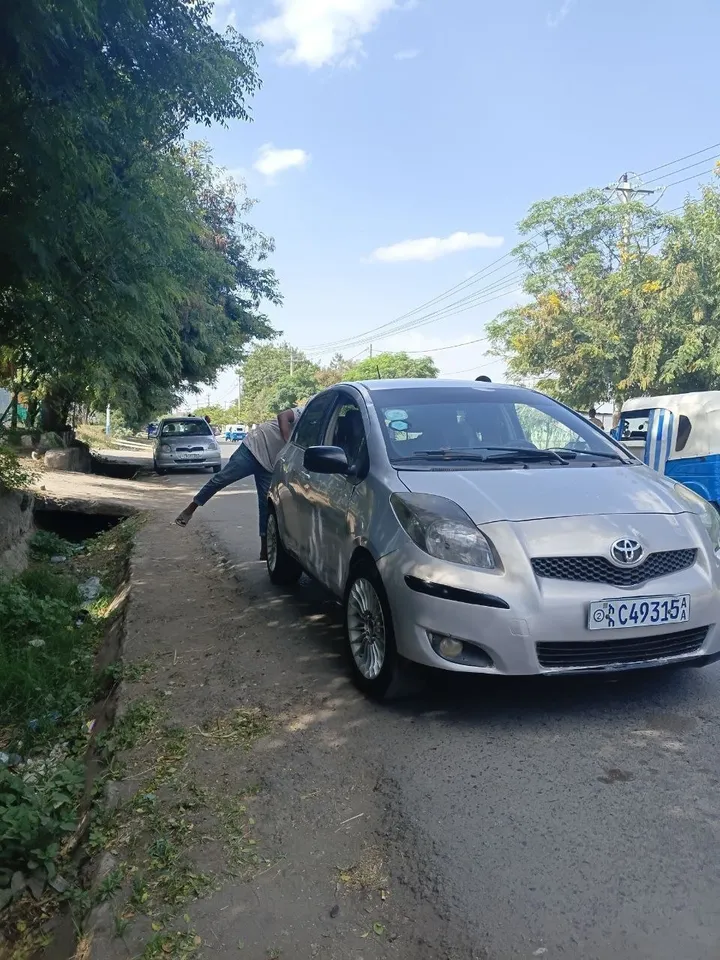 Toyota Yaris Compact 2008 – photo 3