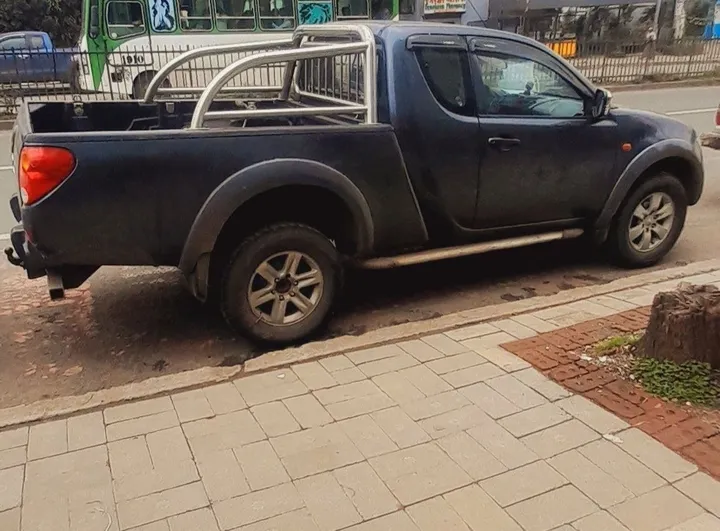 Mitsubishi Pickup 2007 Manual – photo 3