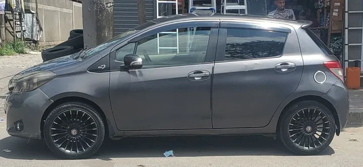 Toyota Yaris 2012 Automatic – photo 3