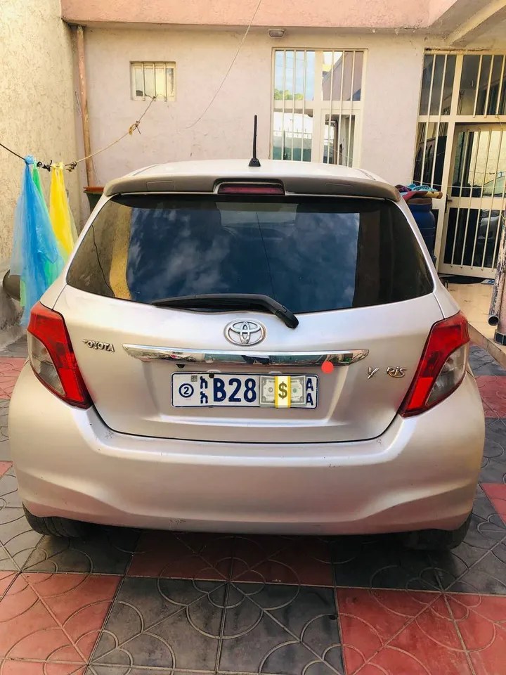 Toyota Compact 2011 Automatic – photo 4