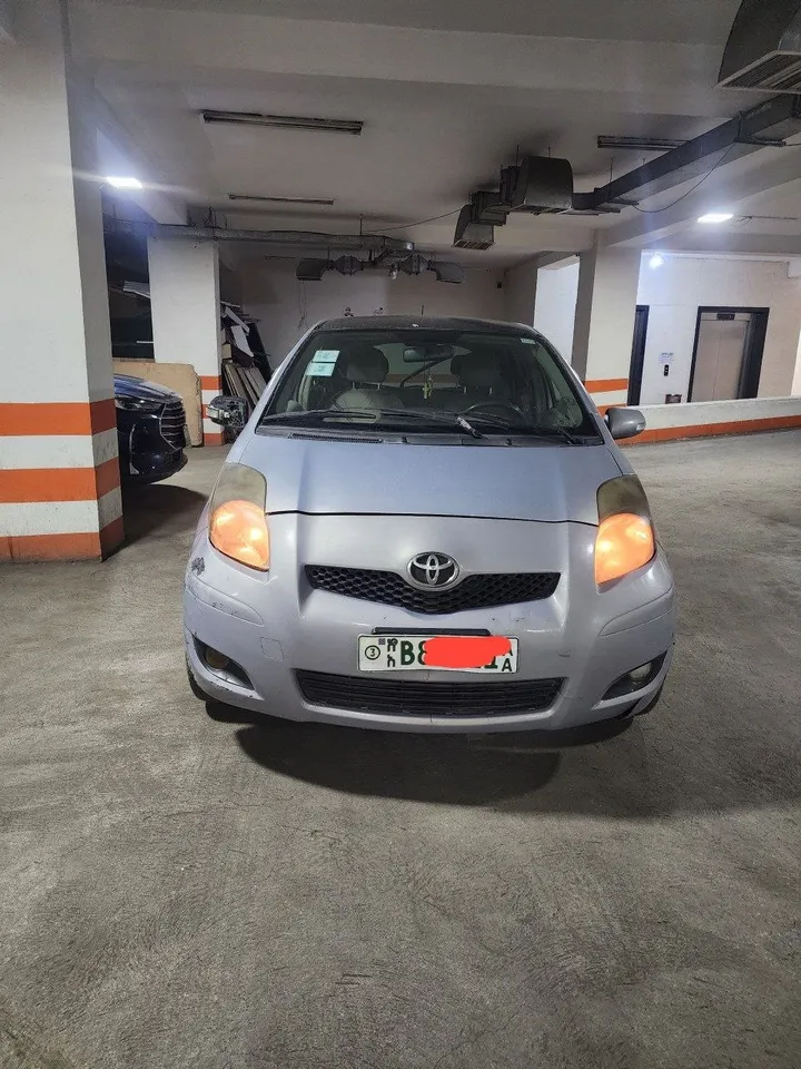 Toyota Yaris Compact 2010 – photo 3